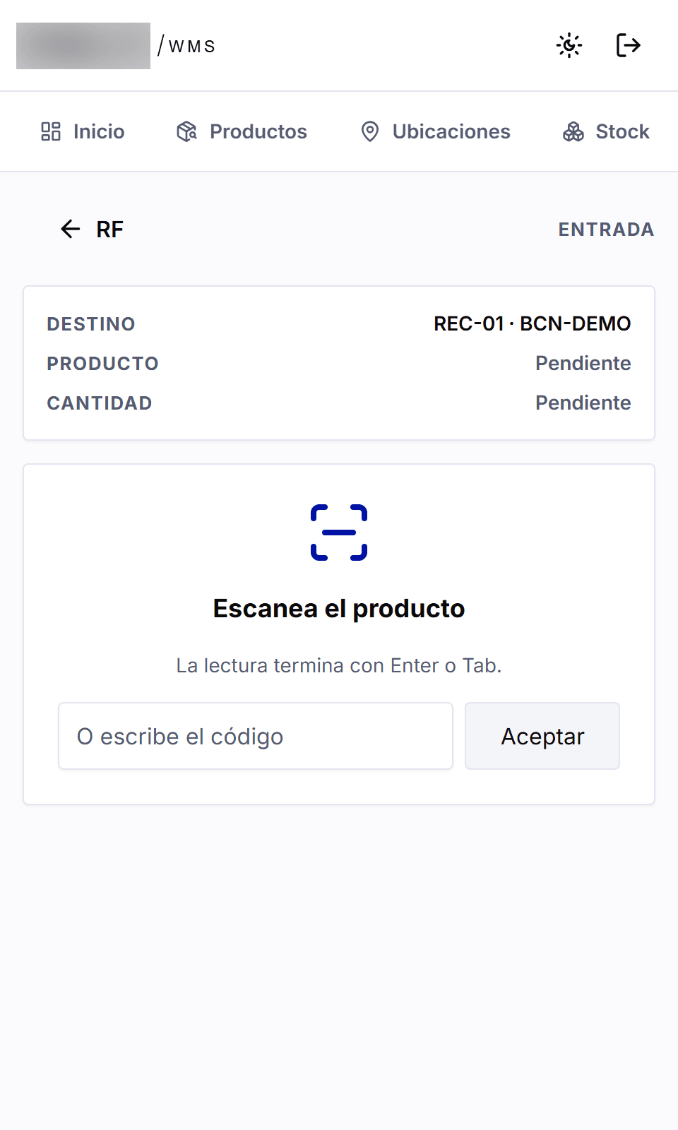 Pantalla del lector de códigos en el móvil para registrar la entrada de un producto